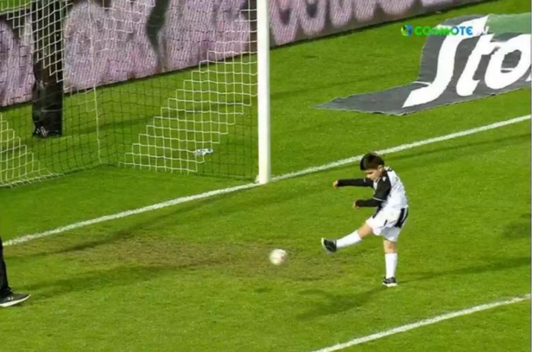 Ο 9χρονος Λέανδρος σκόραρε και σήκωσε την Τούμπα στο πόδι – Συγκινητικές στιγμές στο ΠΑΟΚ – Ολυμπιακός