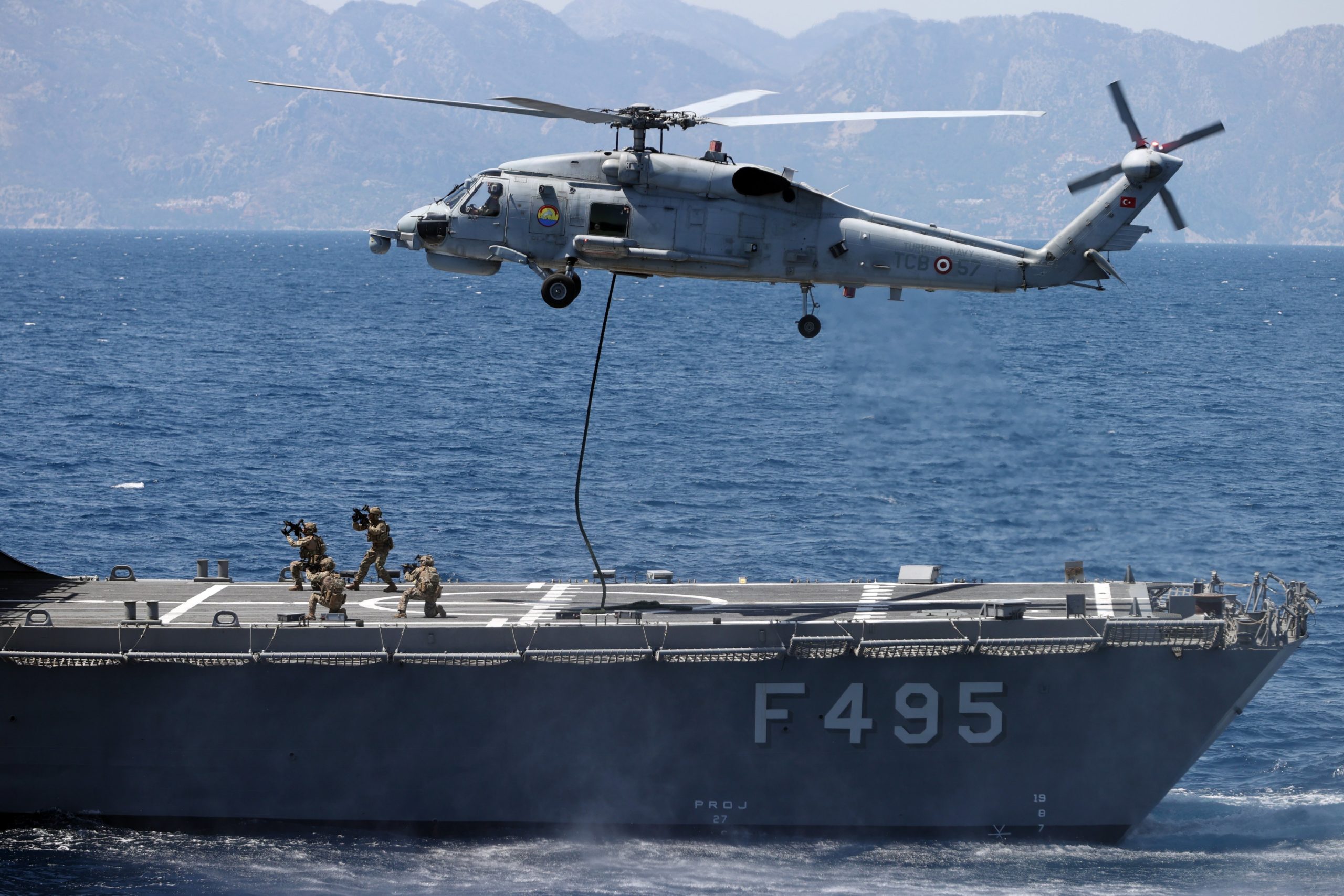 Nordic Monitor: Τούρκοι κομάντος έκαναν άσκηση κατάληψης ελληνικού νησιού και έβαλαν την τουρκική σημαία