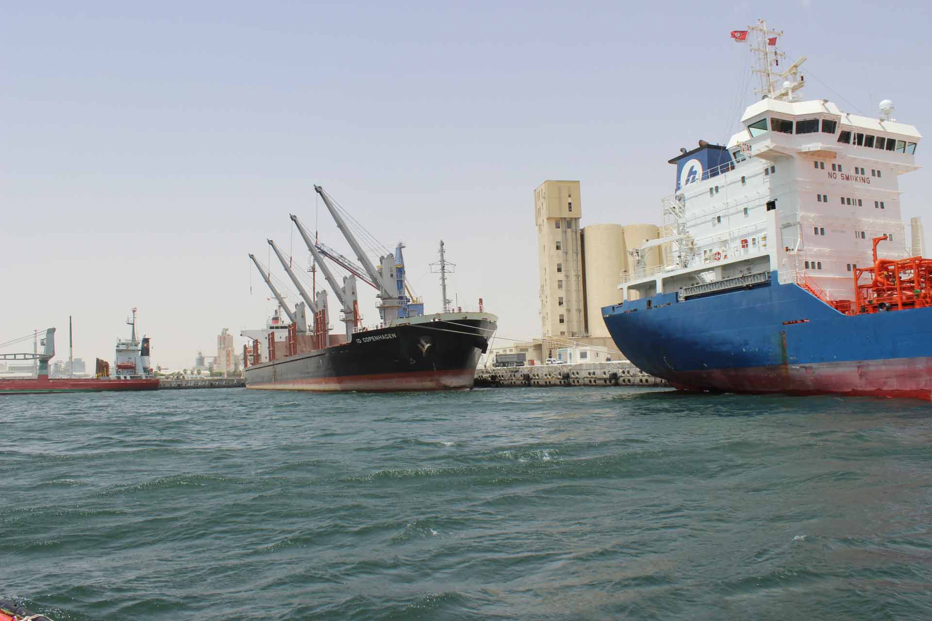 Τυνησία: Βυθίστηκε δεξαμενόπλοιο με 1.000 τόνους καυσίμων – Διασώθηκαν τα μέλη του πληρώματος