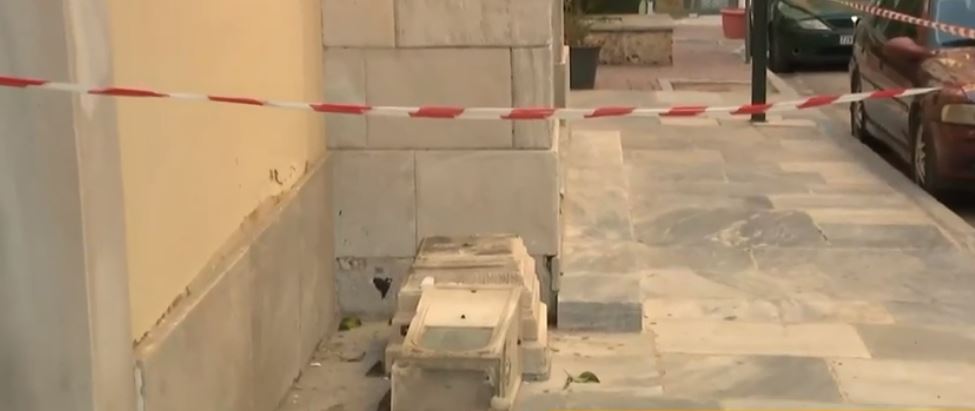 Πλατεία Καρύτση: Βανδαλισμός στο προσκυνητάρι του Αγίου Γεωργίου