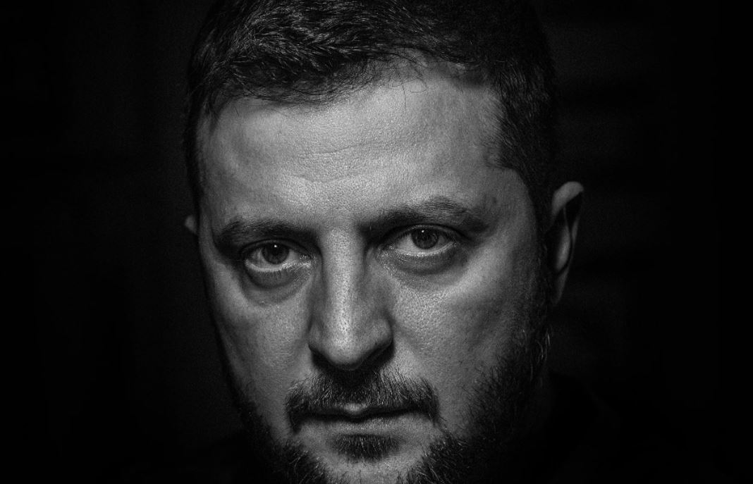 “Μέσα στη ζωή του Ζελένσκι”: Το πρωτοσέλιδο στο περιοδικό Time – “Οι δύο απόπειρες των Ρώσων για την δολοφονία του”