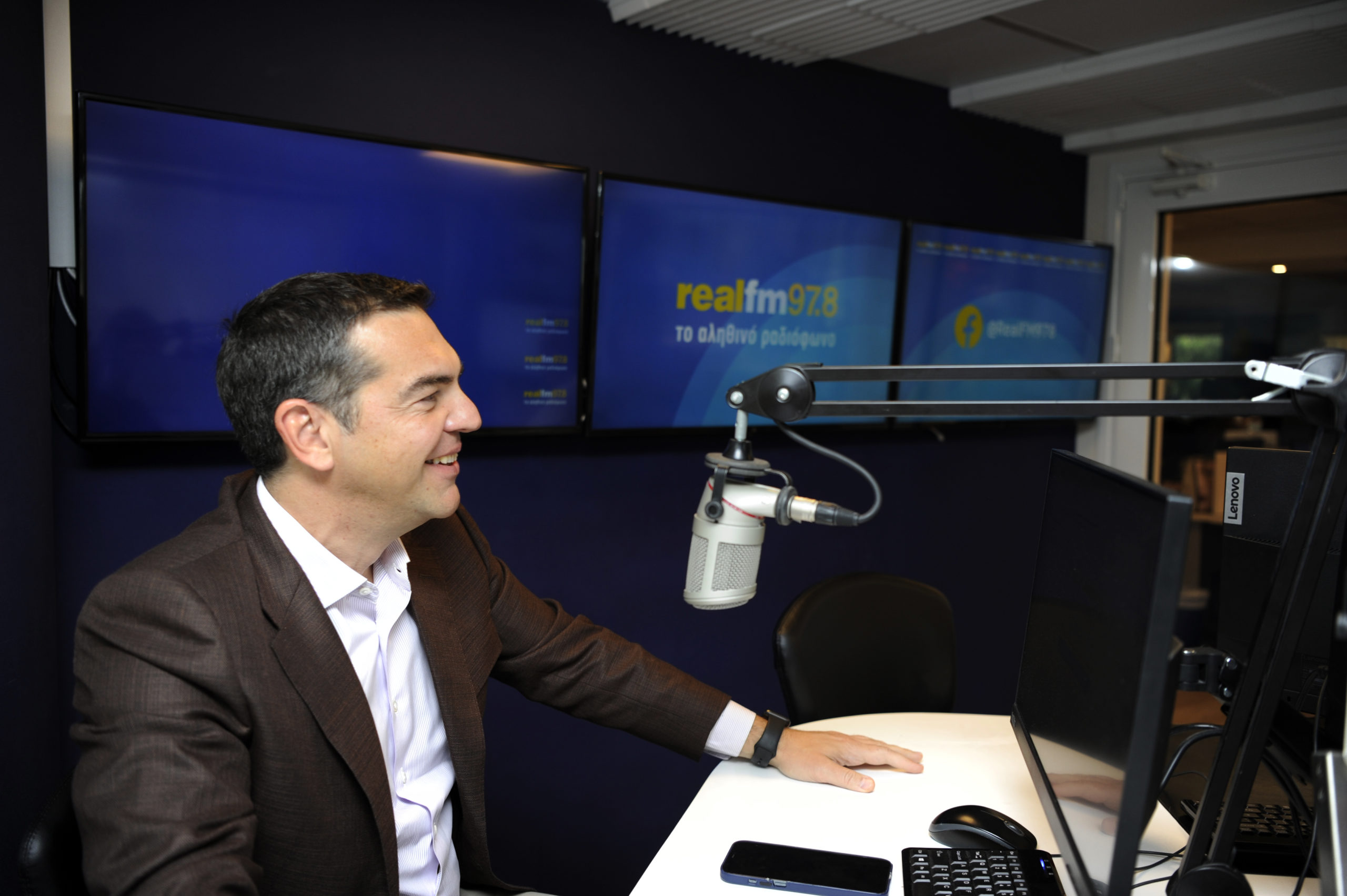 Αντίθετος στην κριτική για τα… ντολμαδάκια ο Αλέξης Τσίπρας – Τι είπε στον Realfm 97,8