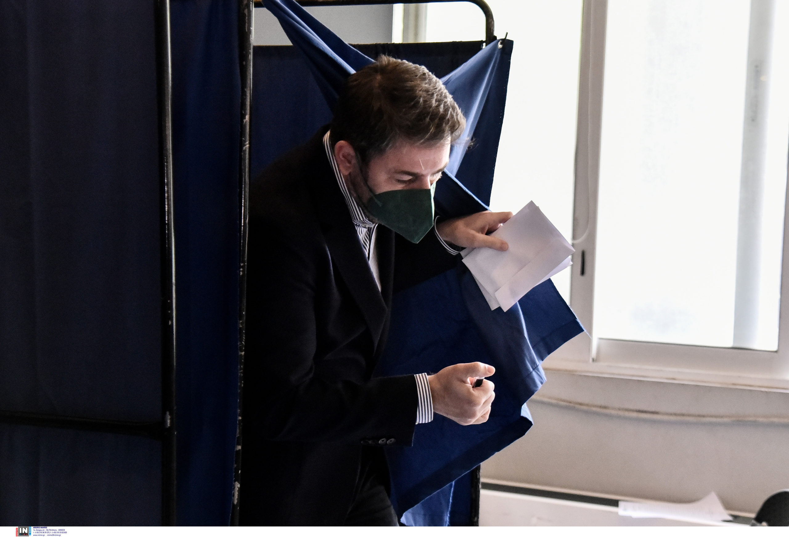 Εκλογές ΚΙΝΑΛ: Στη Νέα Σμύρνη ψήφισε ο Νίκος Ανδρουλάκης