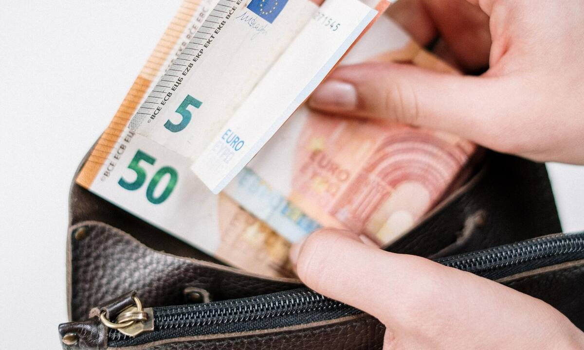 επίδομα  “Επίδομα καλοκαιριού”; – Στο τραπέζι να δοθεί έκτακτη ενίσχυση ύψους 200 ευρώ EPIDOMA ANERGIAS KOFTES