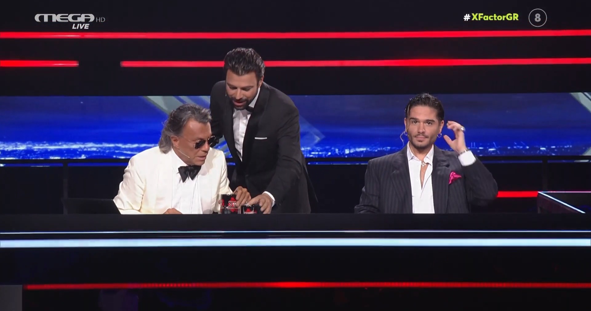 X-Factor: Φοβερός Ηλίας Ψινάκης – «Κάντε ένα διάλειμμα να πιούμε τη βοτκίτσα μας» – ΒΙΝΤΕΟ