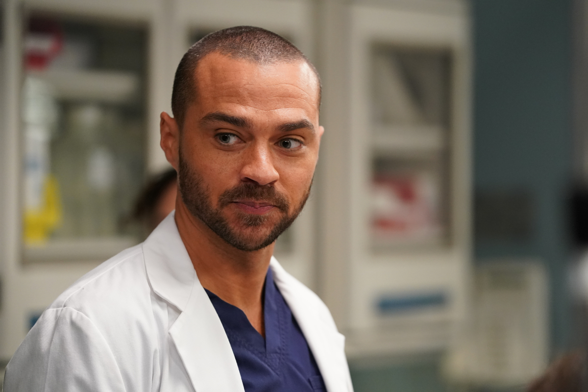 Jesse Williams: Ολόγυμνος στη θεατρική σκηνή ο σταρ του Grey’s Anatomy – Χαμός στο Twitter με το ΒΙΝΤΕΟ