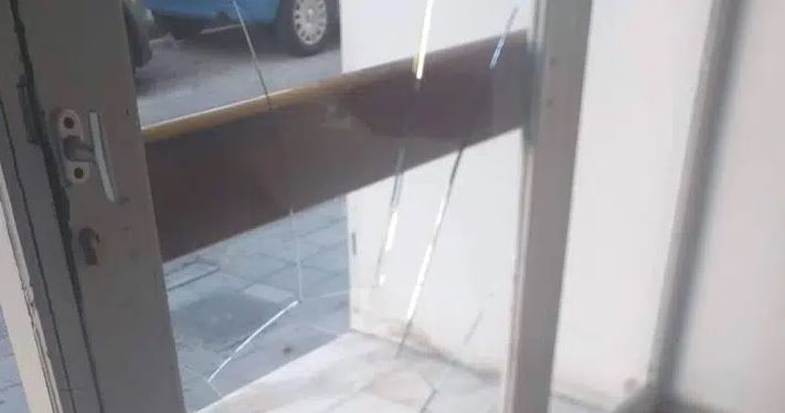 Πάτρα- είσοδος πολυκατοικίας