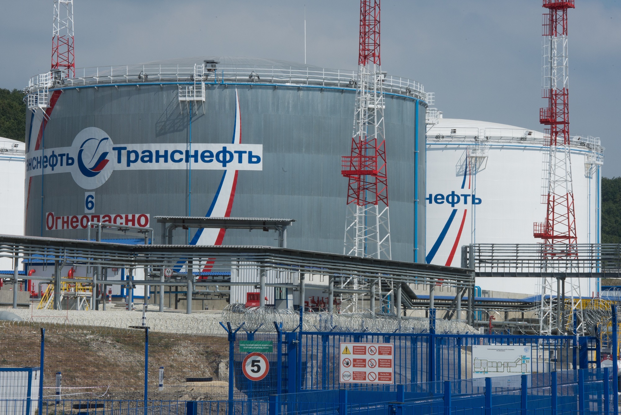 Ρωσία: Η Ευρώπη θα συνεχίσει να αγοράζει ρωσικό πετρέλαιο μέσω τρίτων χωρών όταν θα εφαρμόσει το εμπάργκο