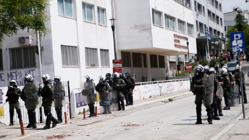 Θεσσαλονίκη: Δύο συλλήψεις για τα επεισόδια στο ΑΠΘ – Η ανακοίνωση της αστυνομίας