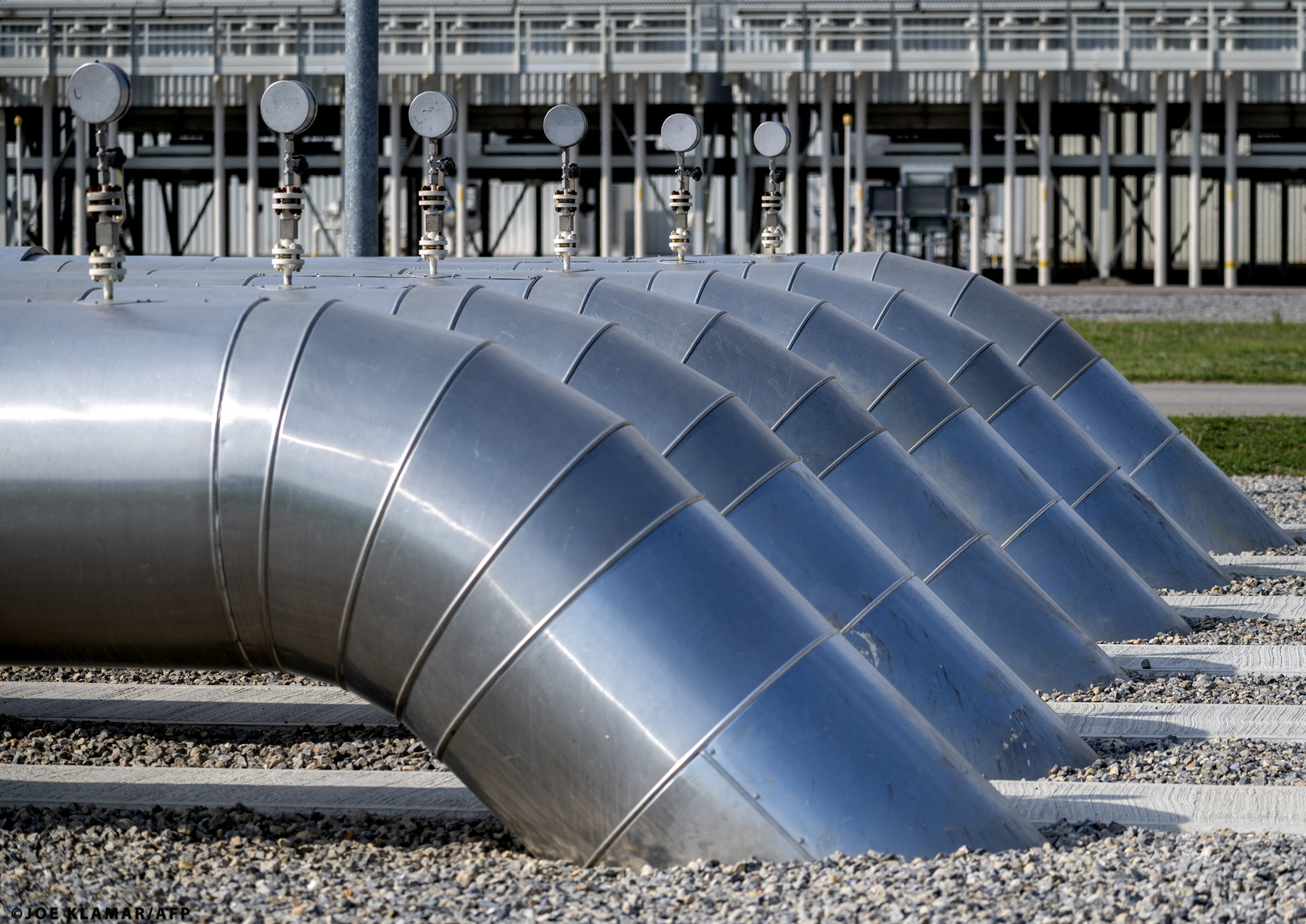 Η ΕΕ να στηρίξει πολίτες και επιχειρήσεις και να βοηθήσει την Ουκρανία