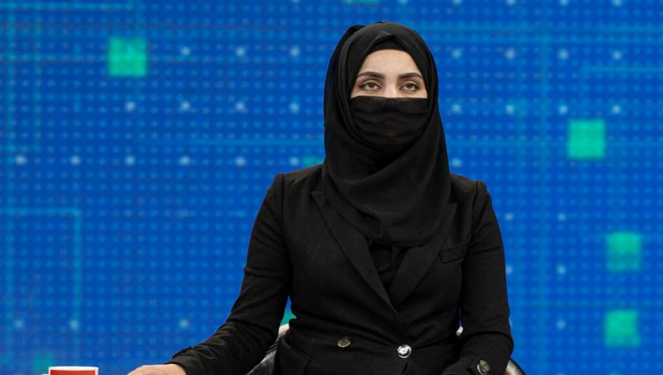 Αφγανιστάν: Οι Ταλιμπάν διατάζουν τις παρουσιάστριες να καλύπτουν τα πρόσωπά τους στον αέρα