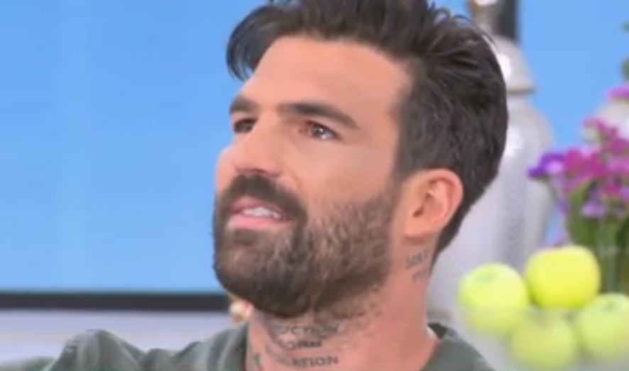 O Δημήτρης Αλεξάνδρου έχει γενέθλια – Τα δάκρυα στον “αέρα” της εκπομπής