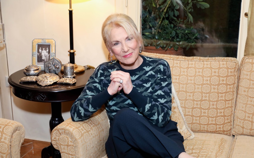 Φωτεινή Πιπιλή: Η δημοσιογραφία, η πολιτική, το “βρίσιμο της αρκούδας” και η Τζάκι Κένεντι – ΒΙΝΤΕΟ