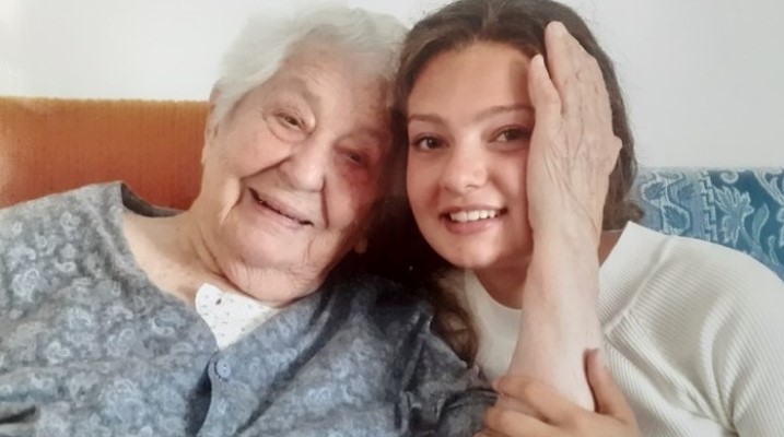 Eurovision: Η γιαγιά της Αμάντα Γεωργιάδη μιλά με υπερηφάνεια για την εγγονή της