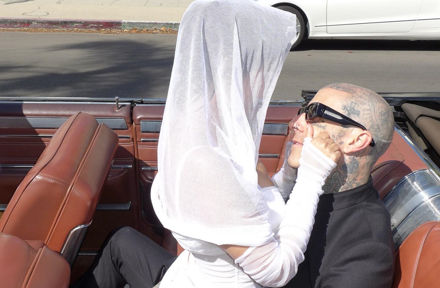 Kourtney Kardashian: Γιορτάζει την επέτειο γάμου δύο εβδομάδων με τον Travis με ΦΩΤΟ στο instagram