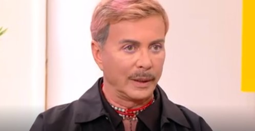 Λάκης Γαβαλάς: Ο όρος γκέι δεν υπάρχει – Η υπερέκθεση με βρίσκει αντίθετο