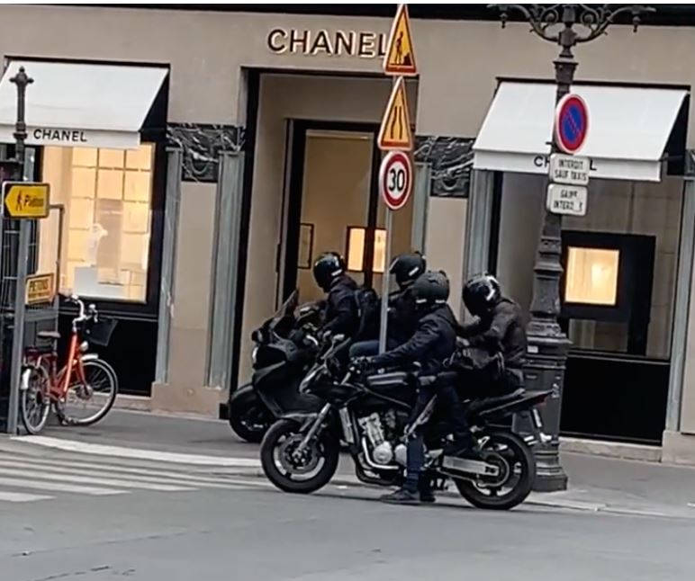 Γαλλία: Κινηματογραφική ληστεία σε κοσμηματοπωλείο της Chanel στο Παρίσι – ΒΙΝΤΕΟ & ΦΩΤΟ