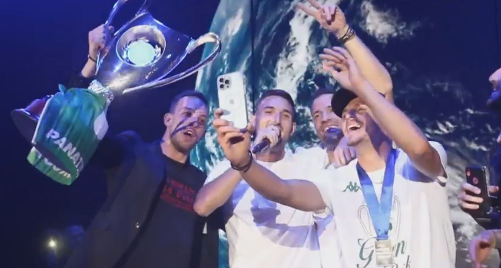 Ο Παναθηναϊκός γλέντησε στον Κωνσταντίνο Αργυρό – Ο Μακέντα πήρε το μικρόφωνο κι έγινε… χαμός