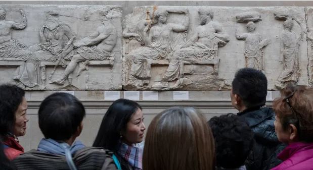 Νέα τροπή στη διαμάχη για τα Γλυπτά του Παρθενώνα – “Τα βρήκαμε πεταμένα στα ερείπια” ισχυρίζεται η Βρετανία