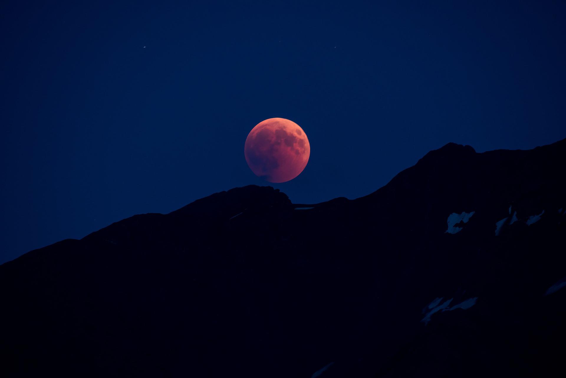 Πανσέληνος και ολική έκλειψη Σελήνης – Πότε θα είναι ορατό το φαινόμενο στην Ελλάδα