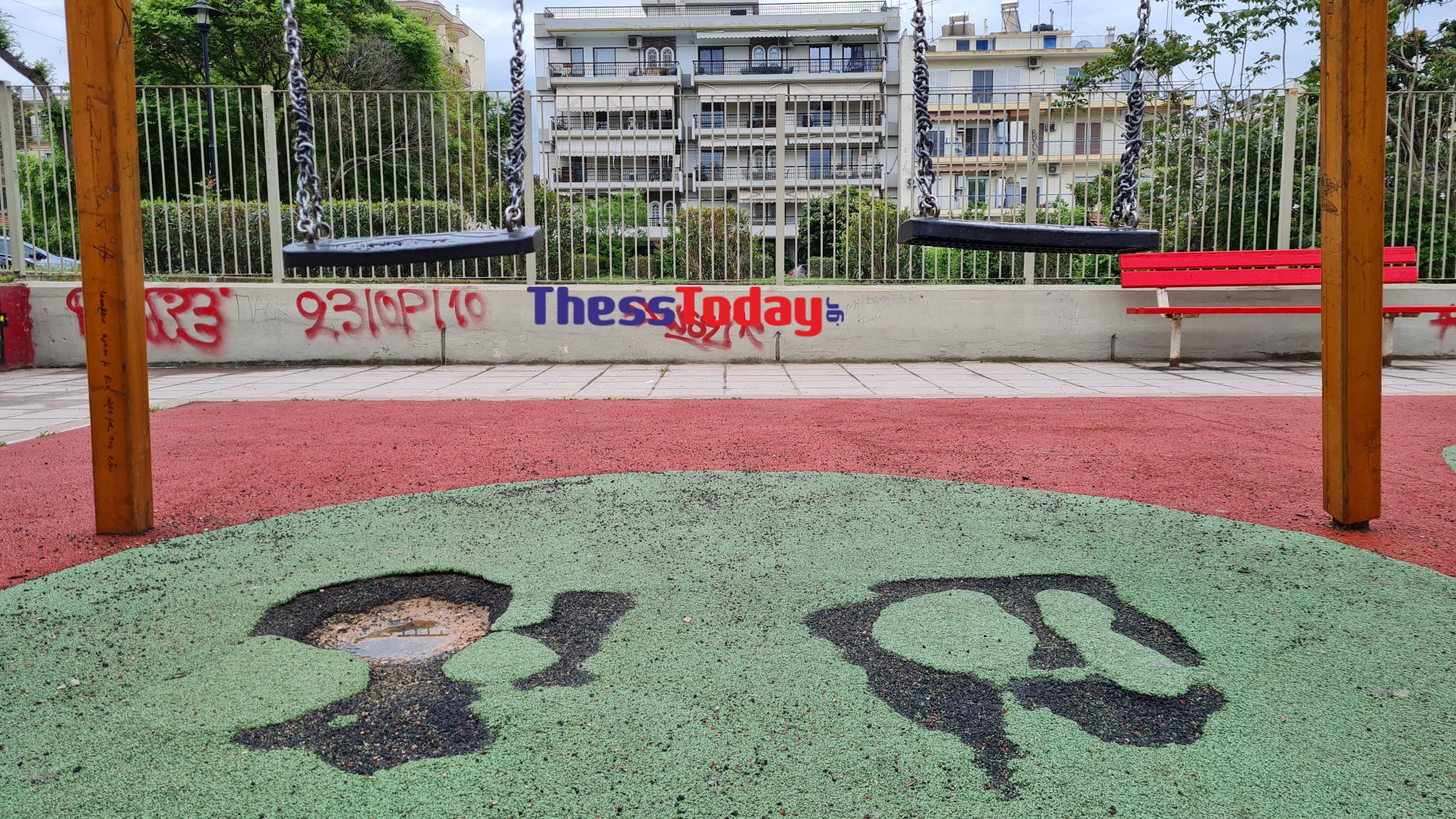 Θεσσαλονίκη: Βανδαλισμένες παιδικές χαρές και ζημιές στα παιχνίδια