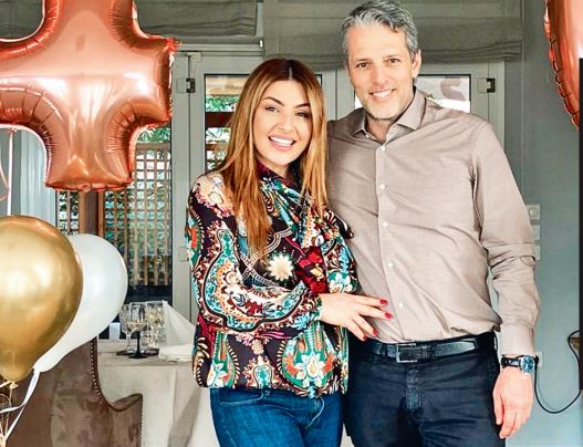 Έλενα Παπαρίζου