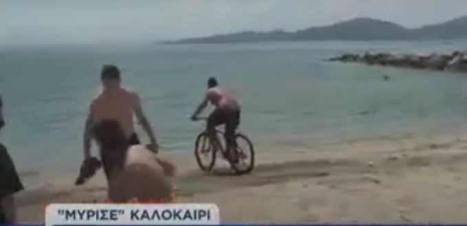 Βόλος: Βούτηξε στη θάλασσα με το ποδήλατο σε ζωντανή σύνδεση κι έγινε… viral