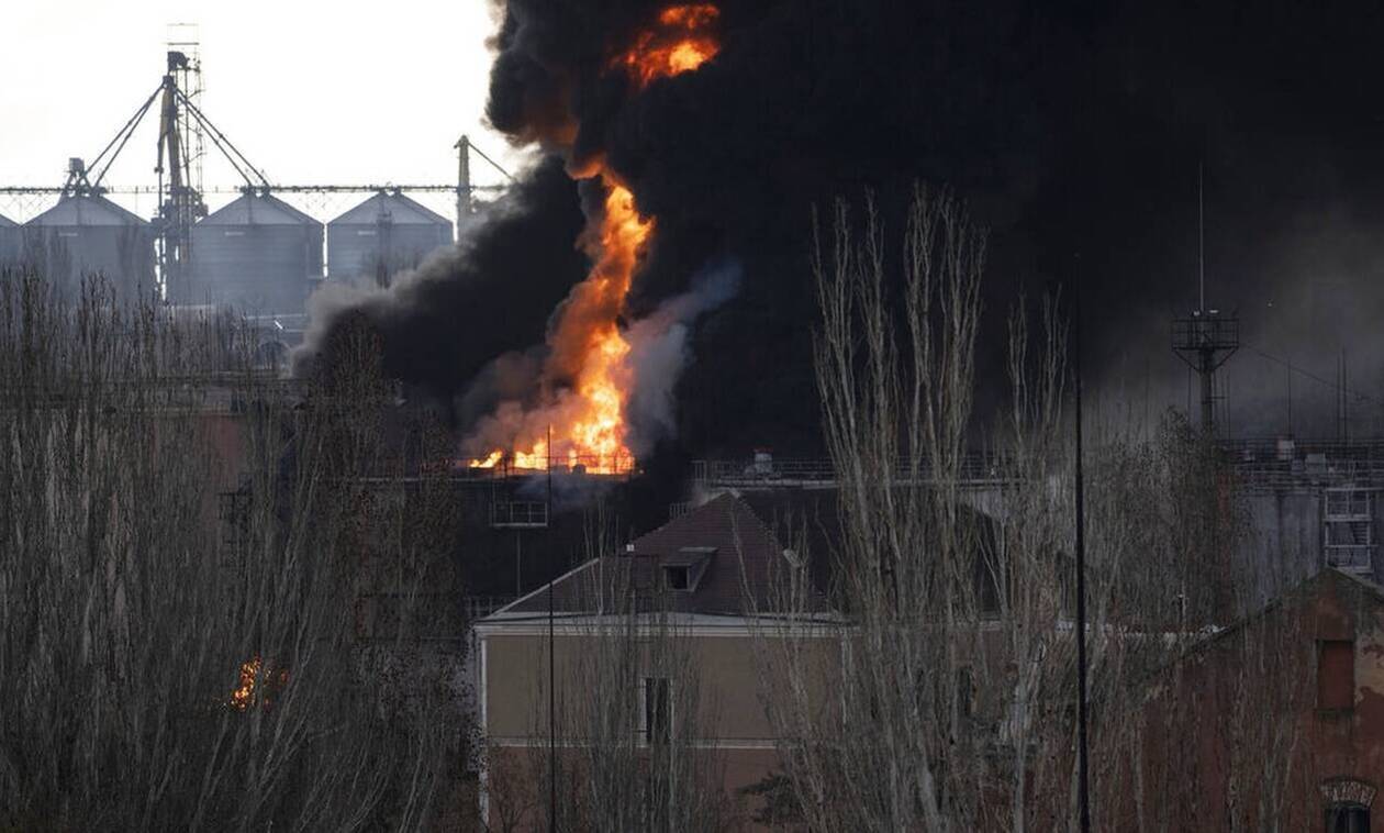 Πόλεμος στην Ουκρανία: Χτυπήθηκε καταφύγιο σε χωριό, 30 παγιδευμένοι – 6 άμαχοι νεκροί