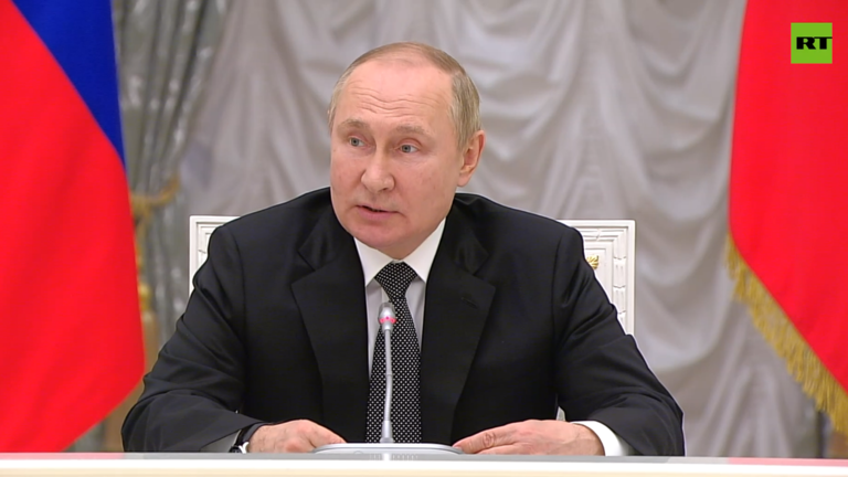 Ο Πούτιν ανακοίνωσε αύξηση σε συντάξεις και κατώτατο μισθό