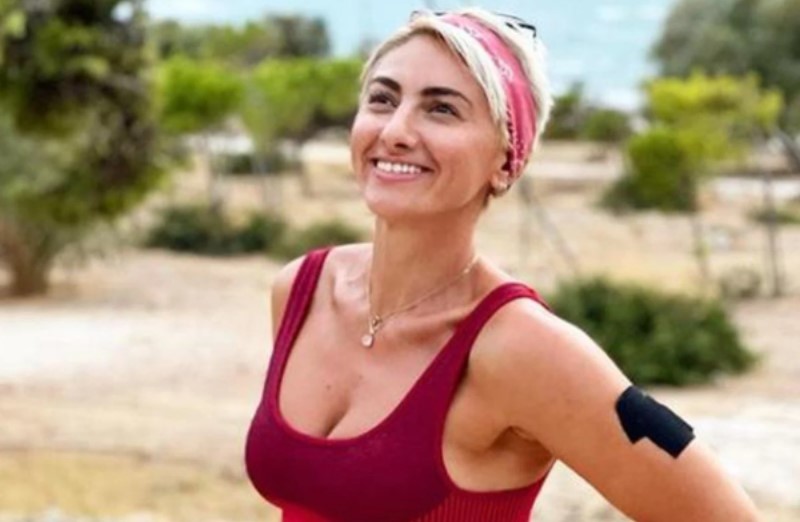 Ρεγγίνα Μακέδου: “Ξύρισε” το κεφάλι της κι έστειλε δυνατό μήνυμα