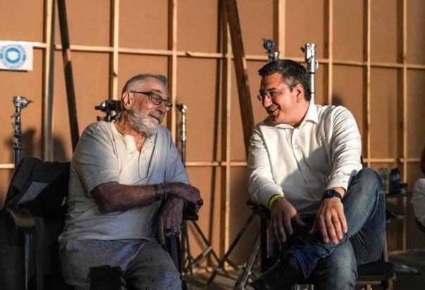 Ρόμπερτ Ντε Νίρο, Απόστολος Τζιτζικώστας