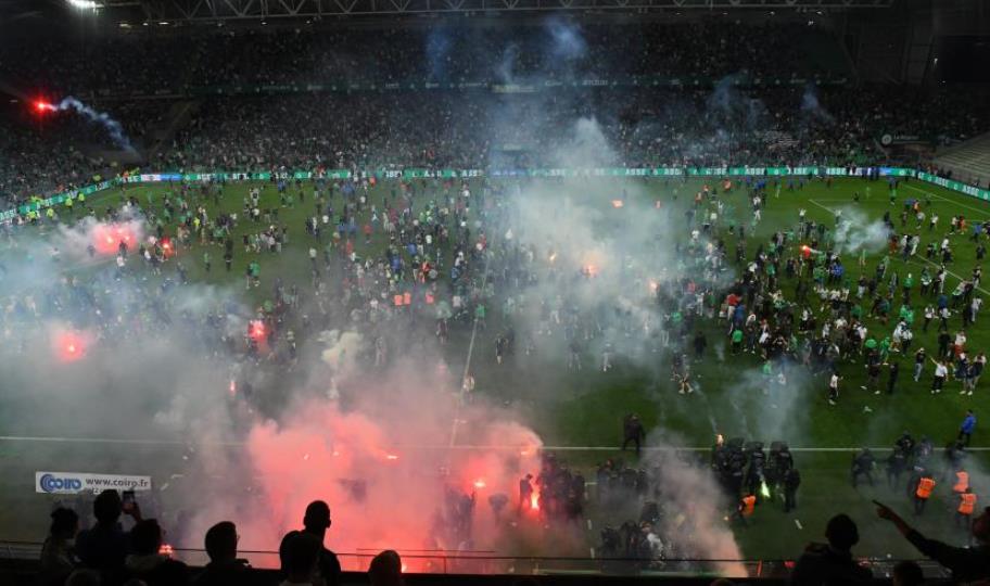 Ligue 1: Υποβιβάστηκε η Σεντ Ετιέν – Εισβολή οπαδών μετά τη λήξη του αγώνα