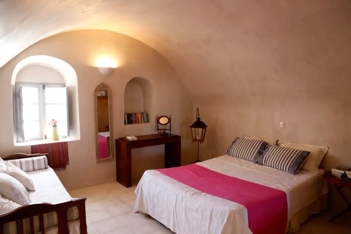 Σαντορίνη: Γνωρίστε το Philomilla’s Traditional House – Ένα ξεχωριστό σπίτι που παντρεύει την παράδοση με το μοντέρνο design