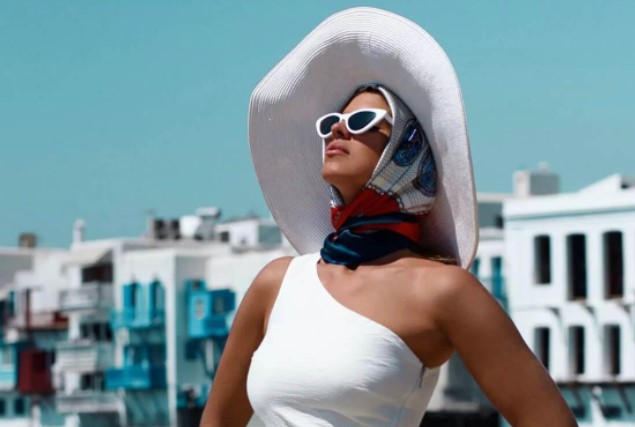 Fashion Girls: Bόλτα σε ελληνικά νησιά με 6 διαφορετικά look