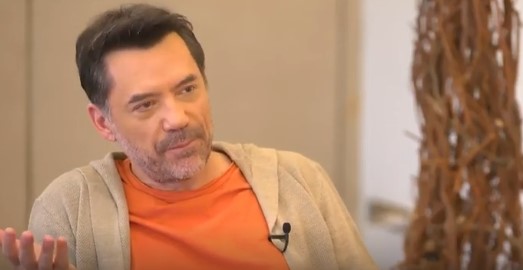 Θάνος Καλλίρης: Δεν είναι η Ναταλία Γερμανού ο μόνος λόγος ύπαρξής μου στα κανάλια