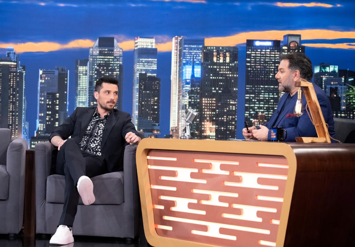 The 2Night Show: Ο Γρηγόρης Αρναούτογλου υποδέχεται τον Σπύρο Χατζηαγγελάκη και τον Φοίβο Παπαδάκη