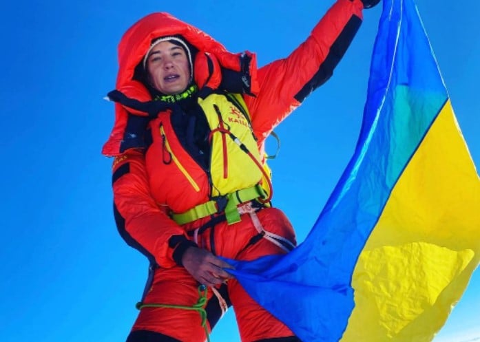 Συγκίνηση για την Αντονίνα Σαμοΐλοβα που ύψωσε την ουκρανική σημαία στo Έβερεστ