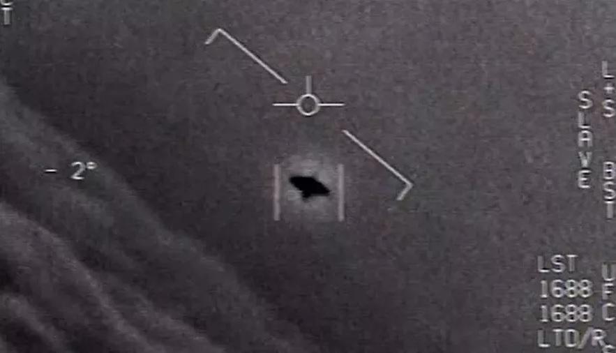 Υπάρχουν εξωγήινοι; Ύστερα από 50 χρόνια το Πεντάγωνο παρουσίασε στοιχεία για θεάσεις UFO – ΒΙΝΤΕΟ