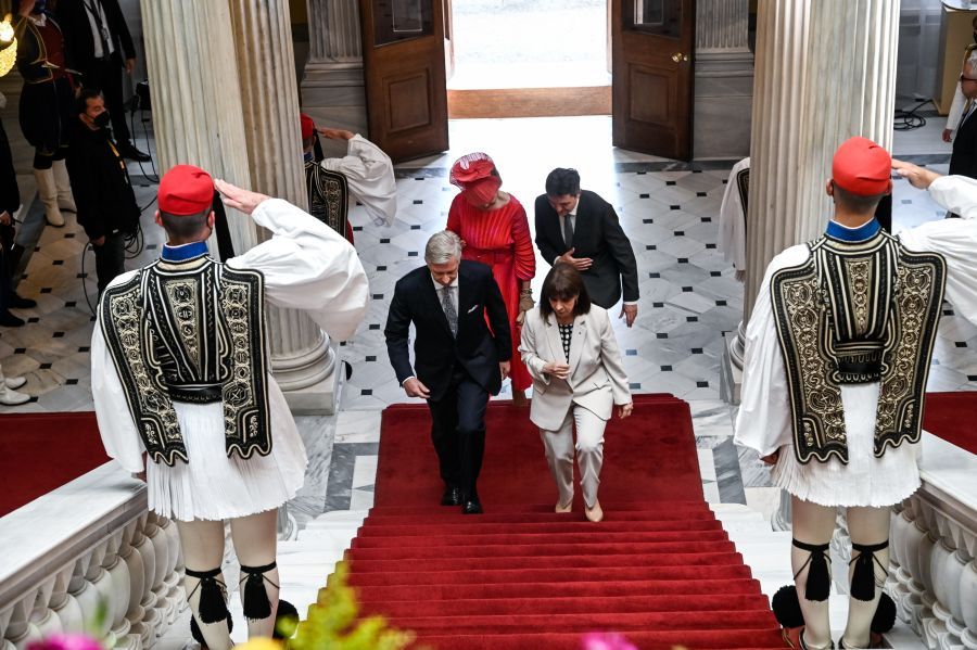Το βασιλικό ζεύγος του Βελγίου στο Προεδρικό Μέγαρο και στο Μαξίμου – ΦΩΤΟ