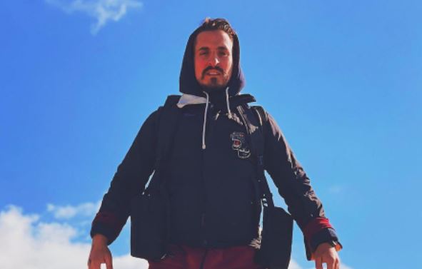 Αργύρης Ντινόπουλος: “Ραγίζει” καρδιές το αντίο του αδελφικού φίλου του γιου του