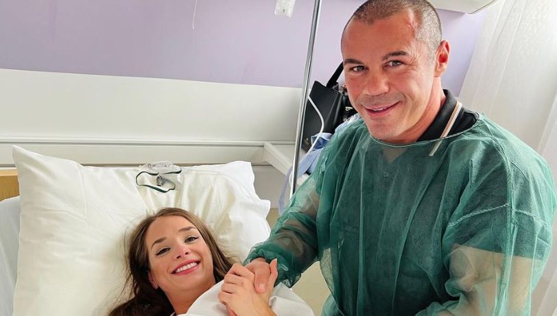 Μπαμπάς έγινε ο Μιχάλης Ζαμπίδης – Η σύντροφός του γέννησε δίδυμα κοριτσάκια