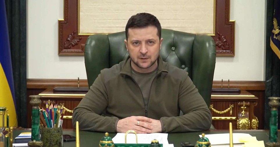 Ζελένσκι: Ανακοίνωσε ότι διασώθηκαν περισσότεροι από 300 άμαχοι από το Αζοφστάλ