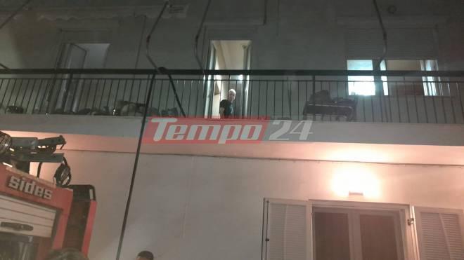 Πάτρα: Απρόσμενη εξέλιξη στη συναυλία του Παπακωνσταντίνου – Ξέσπασε φωτιά σε διαμέρισμα από φωτοβολίδα – ΦΩΤΟ – ΒΙΝΤΕΟ