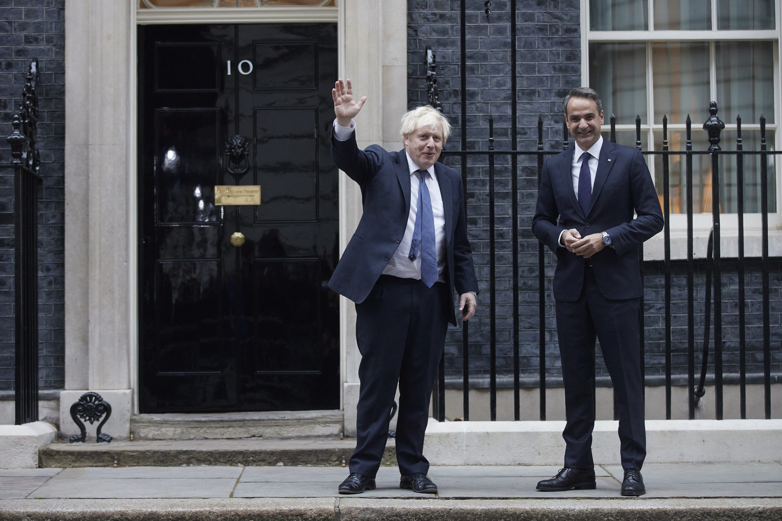 Τηλεφωνική επικοινωνία Μητσοτάκη – Τζόνσον