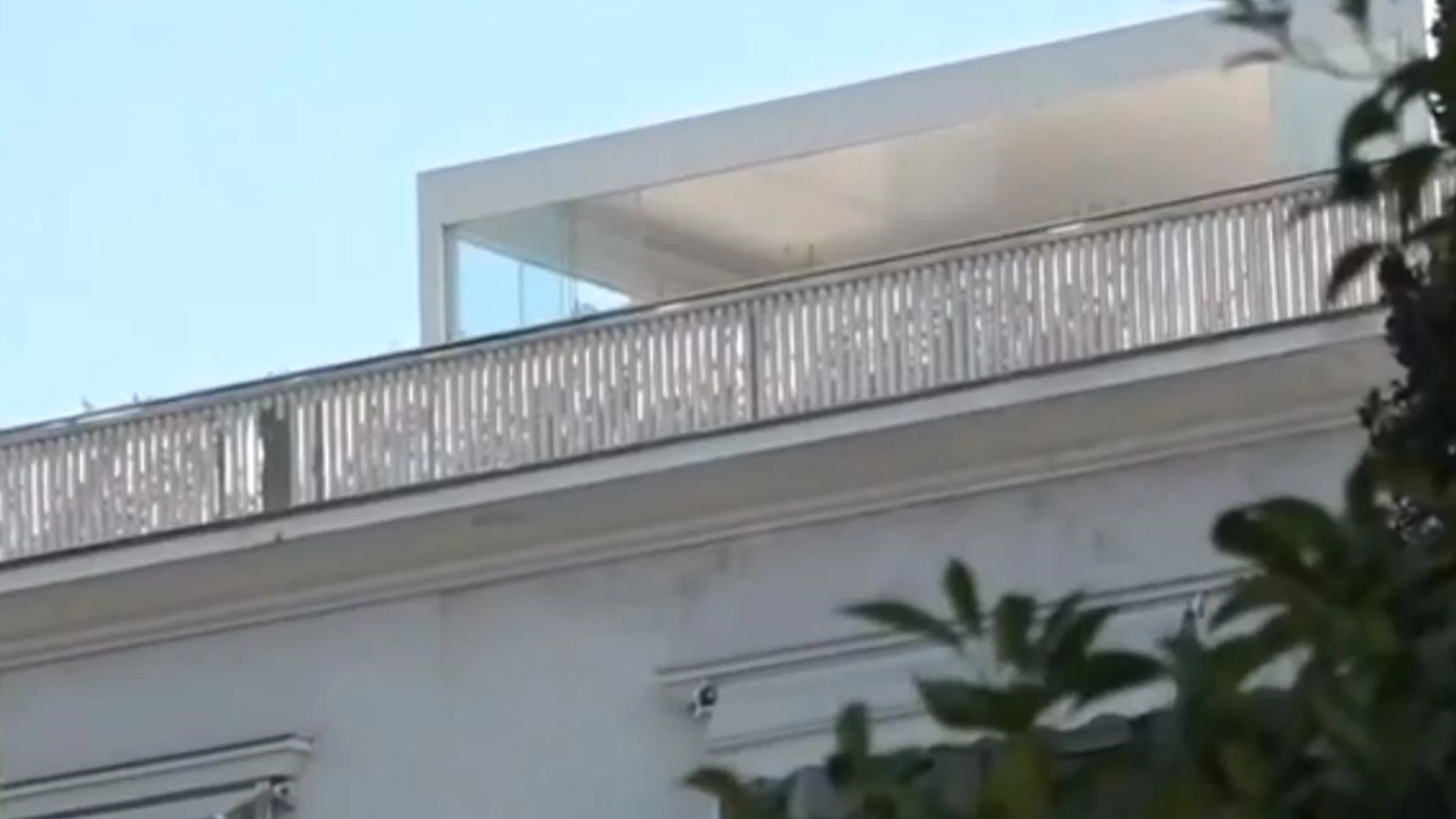 Αυθαίρετο «ξεφύτρωσε» δίπλα στο Προεδρικό Μέγαρο και στο Μέγαρο Μαξίμου