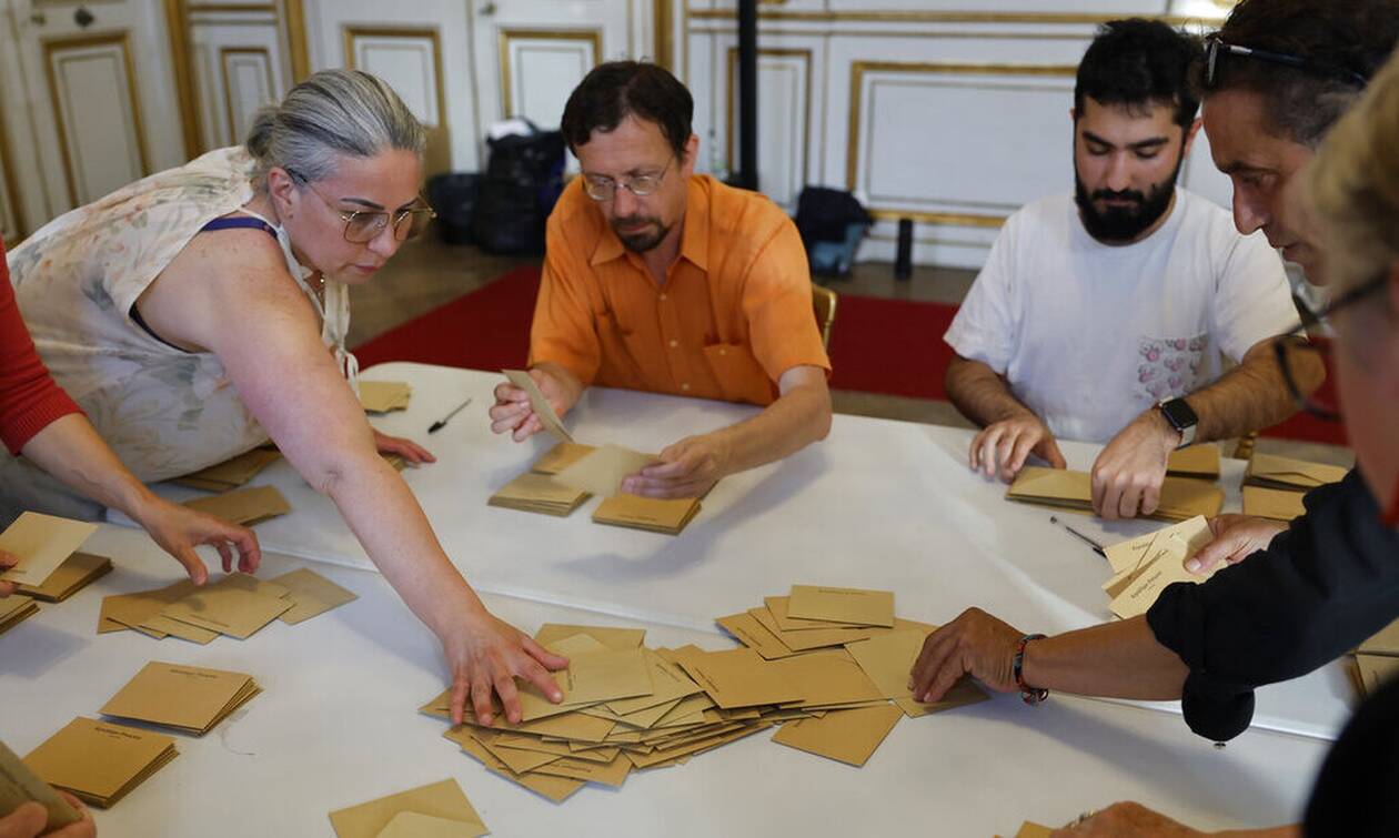 Εκλογές στη Γαλλία: Με διαφορά στήθους θα προηγηθεί το κόμμα που θα βγει πρώτο