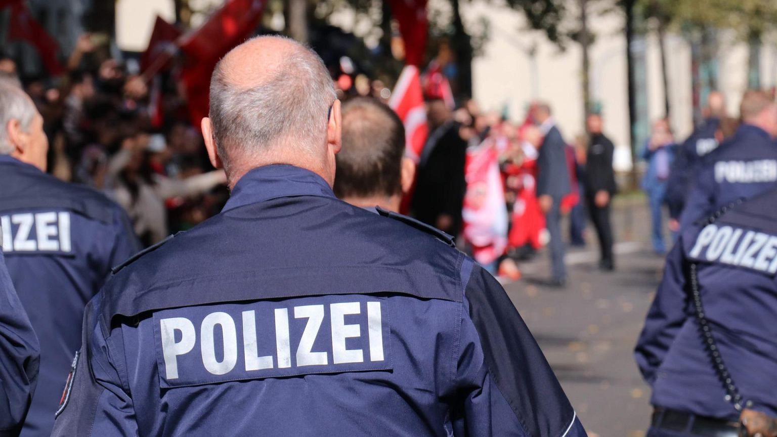 Γερμανία: Παρίστανε τον μπέιμπι σίτερ για να εκμεταλλεύεται παιδιά –  Αντιμετωπίζει 100 κατηγορίες σεξουαλικής κακοποίησης