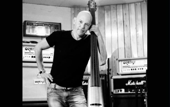 μπασίστας - Γιάννης Νόνης