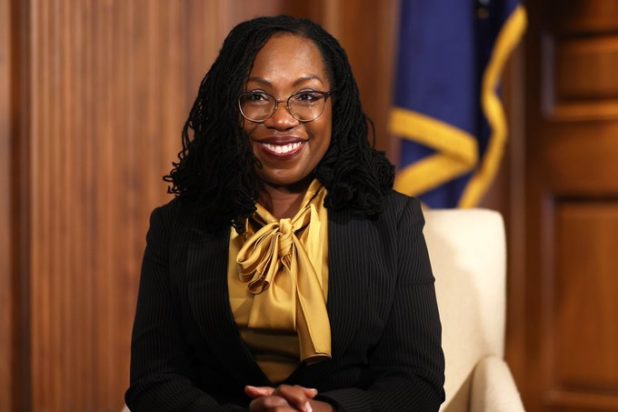 Η πρώτη γυναίκα μαύρη δικαστής στο Ανώτατο Δικαστήριο των ΗΠΑ