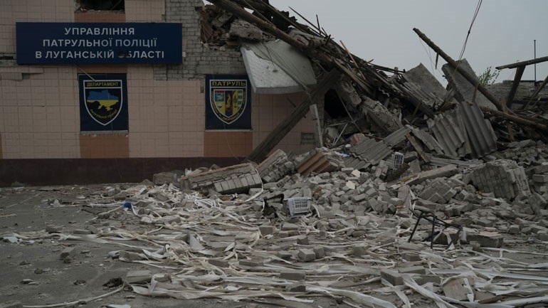 Πόλεμος στην Ουκρανία: Συνεχίζονται οι ρωσικοί βομβαρδισμοί – Σφίγγει ο κλοιός στο Λισιτσάνσκ